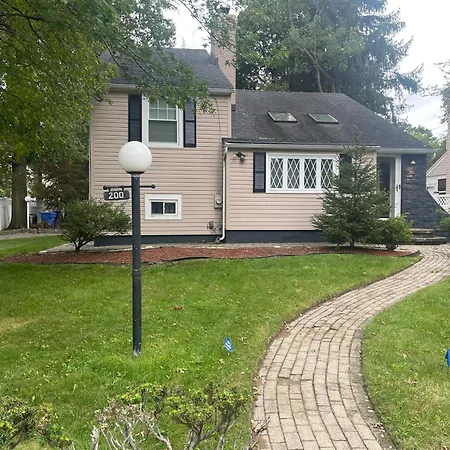 Jersey Home, Close To New York City Fun!